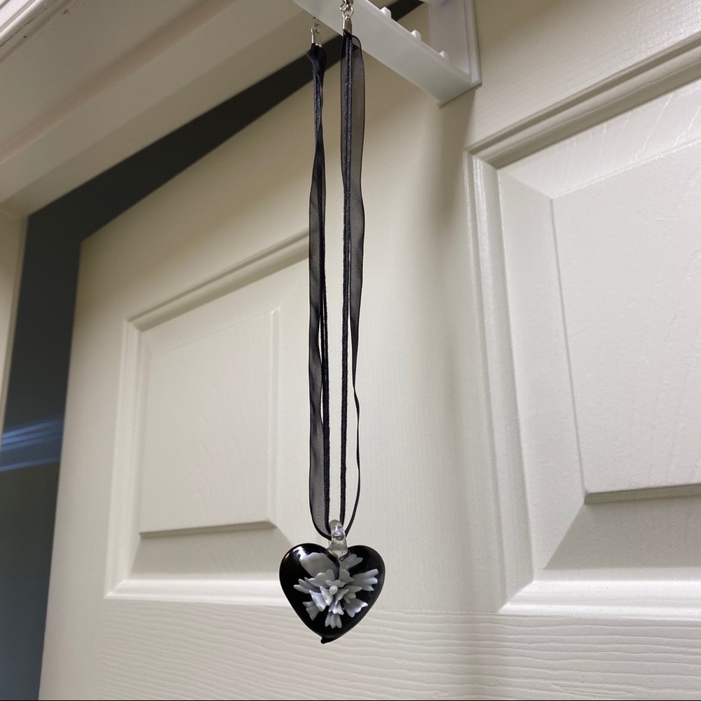 Heart Shaped Illusion Necklace - Picture 2 of 3